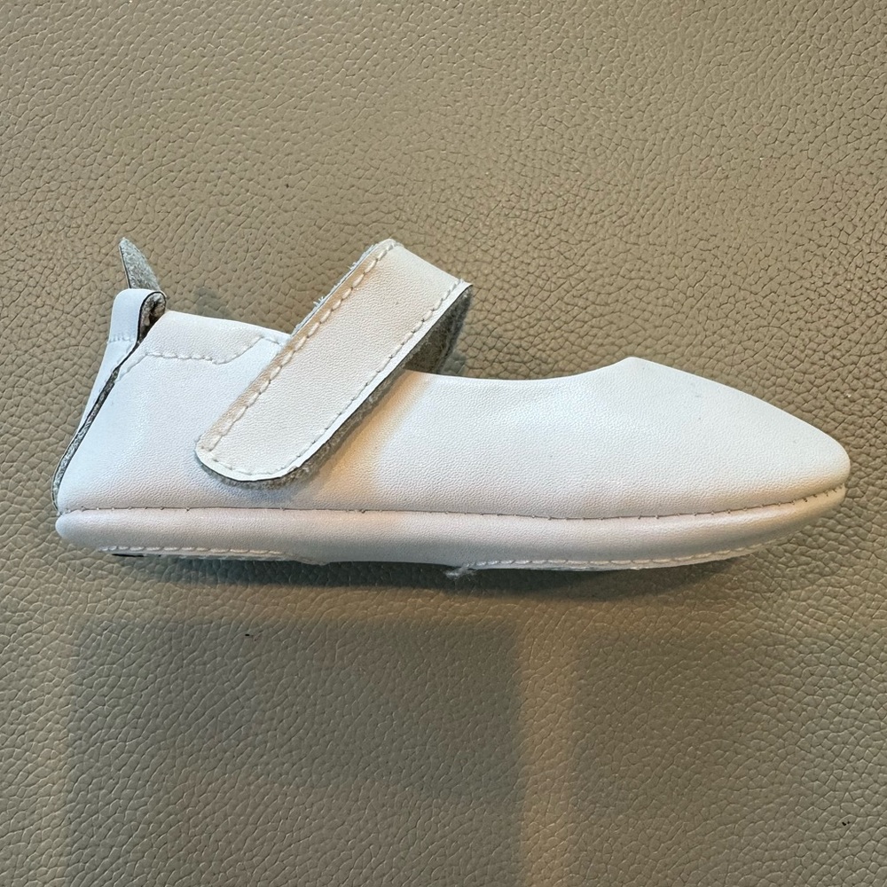 L’amour mary Jane crib shoe, size 4, white, never worn.